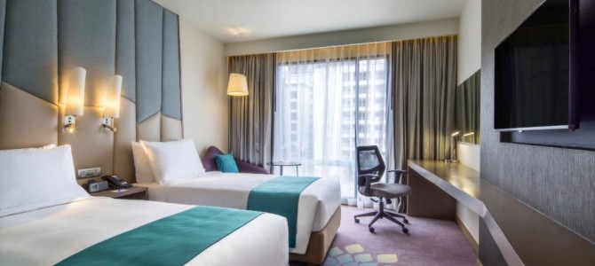 2015 bangkok New hotel: Holiday Inn Express Sukhumvit Soi 11 (Near BTS Naha station)